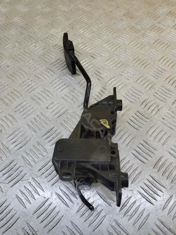 Педаль газа MR992932