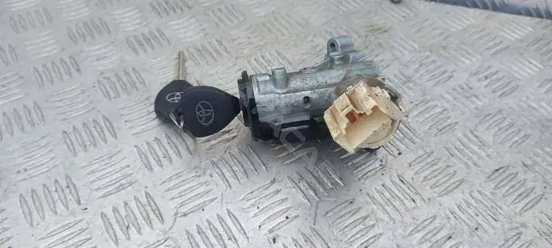 Замок зажигания 8978371040