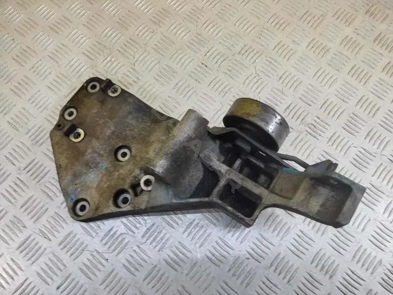 Кронштейн компрессора кондиционера 11910EB300