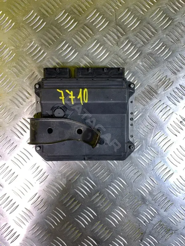 Блок управления двигателем 8865042240