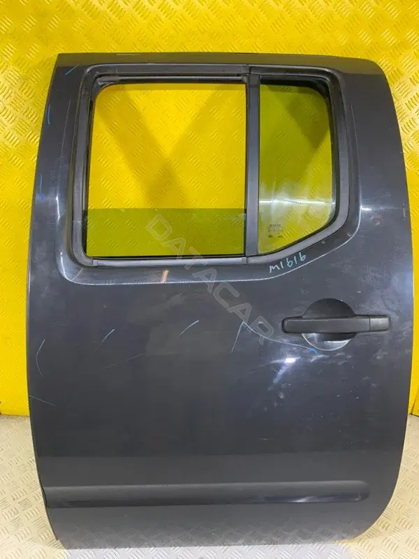 Стекло двери 82301EB320