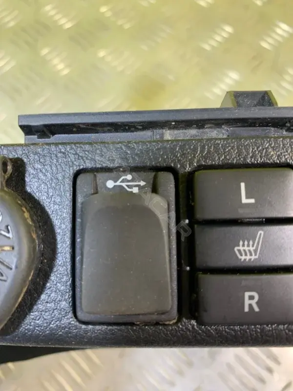 Разъем AUX / USB 153564