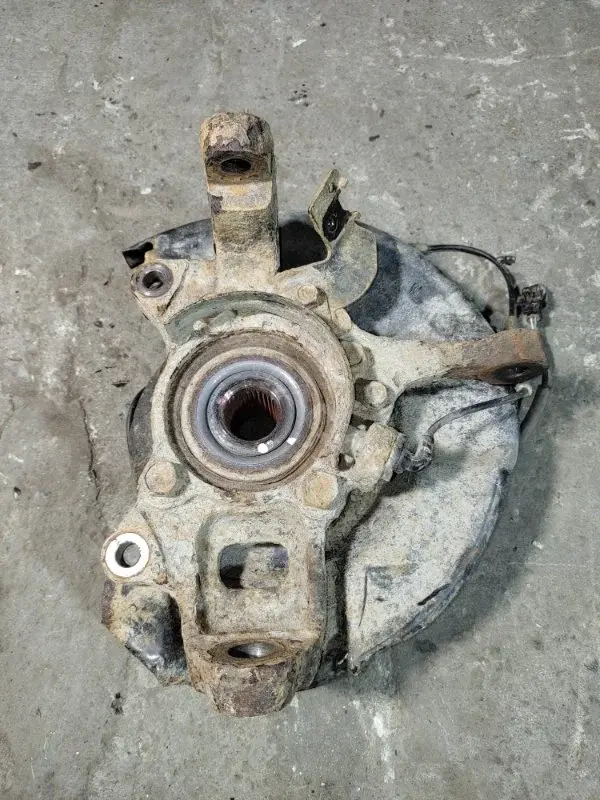 Поворотный кулак 3870A110