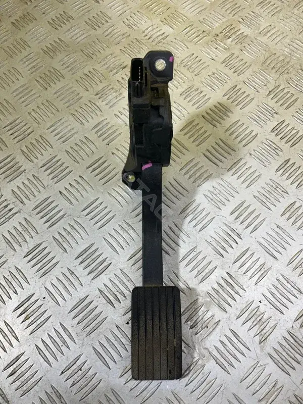 Педаль газа 1600A148