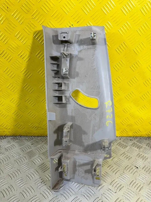 Обшивка стойки задней 1DX61TRMAA