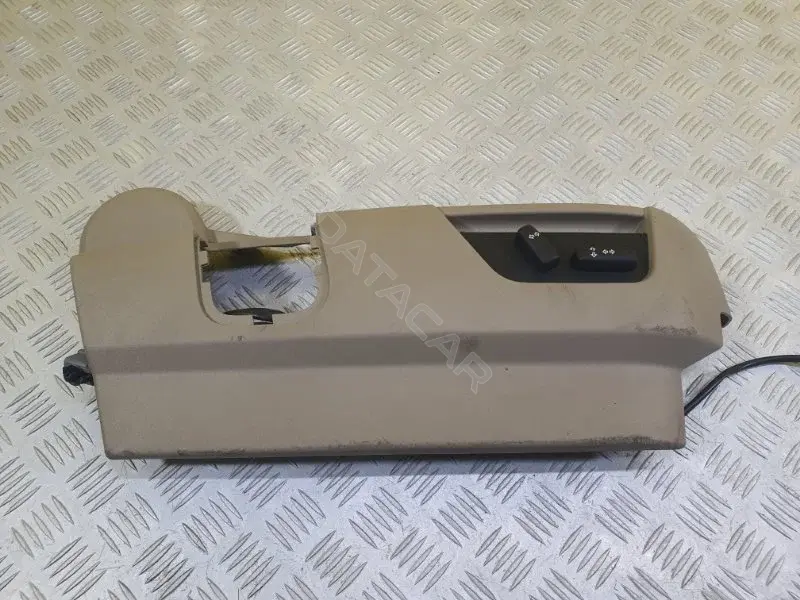 Накладка боковая на сиденье HJH50006200