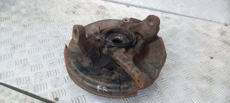 Поворотный кулак 3870A110