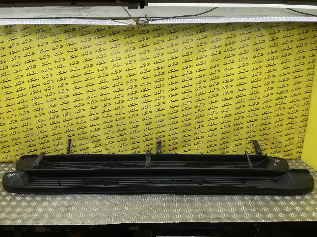 Подножка 517710K360