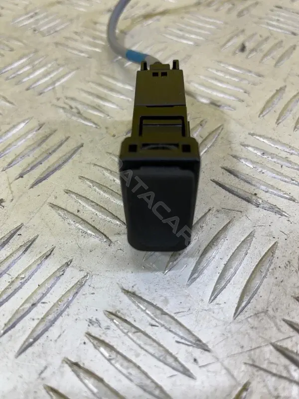 Разъем AUX / USB 861900K100
