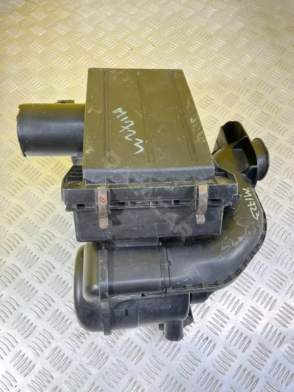 Корпус воздушного фильтра 16500EB300