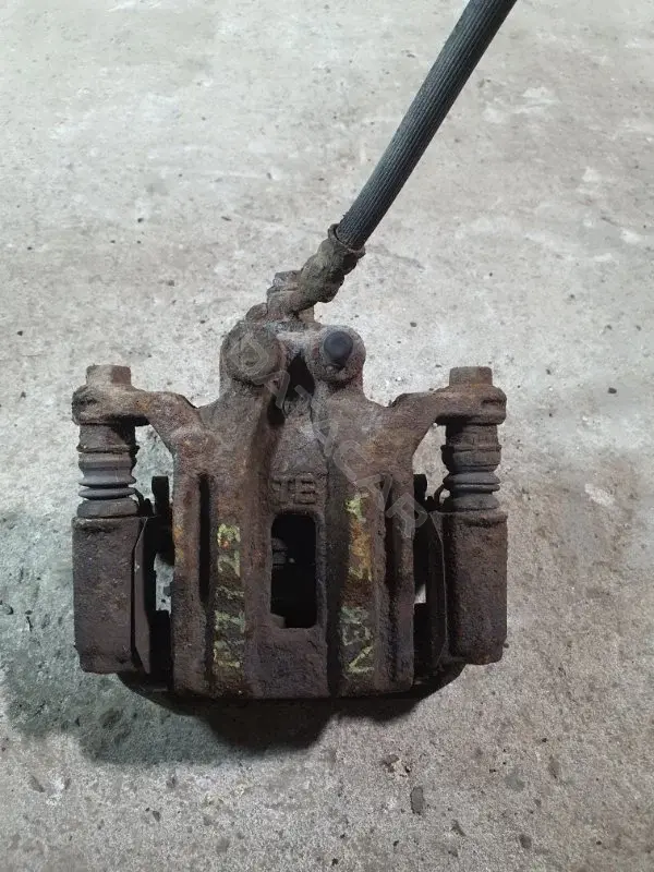 Суппорт тормозной 44011EB30A