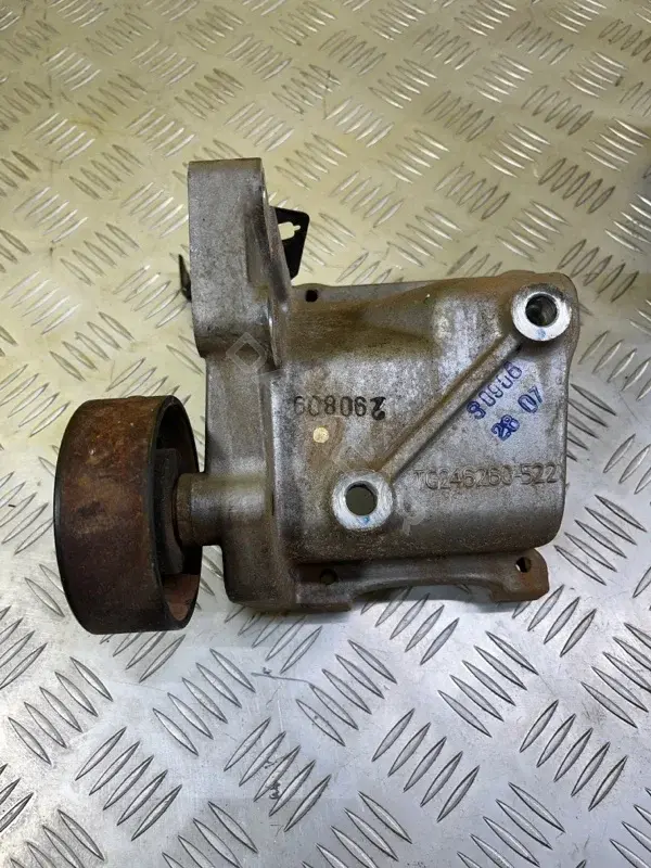 Кронштейн компрессора кондиционера TG246260522