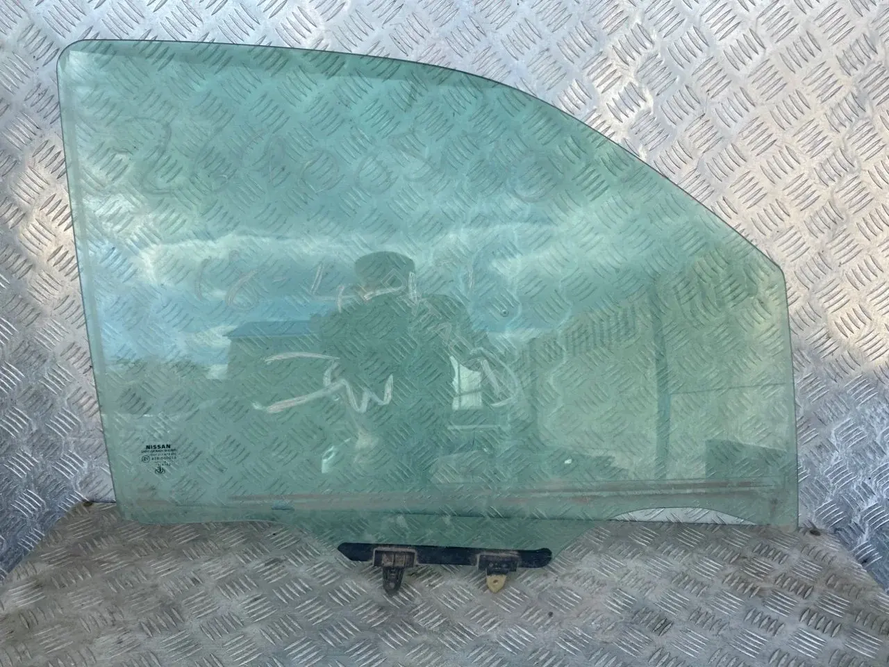 Стекло двери 80300EB310