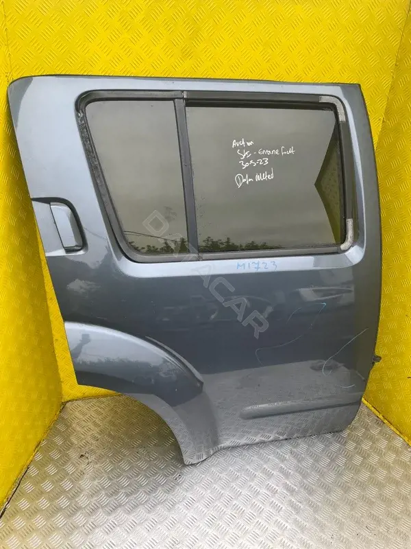 Дверь 82152EB330