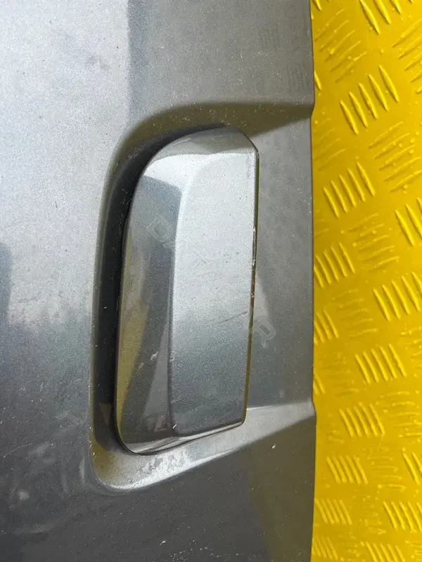 Ручка двери 82607EB330