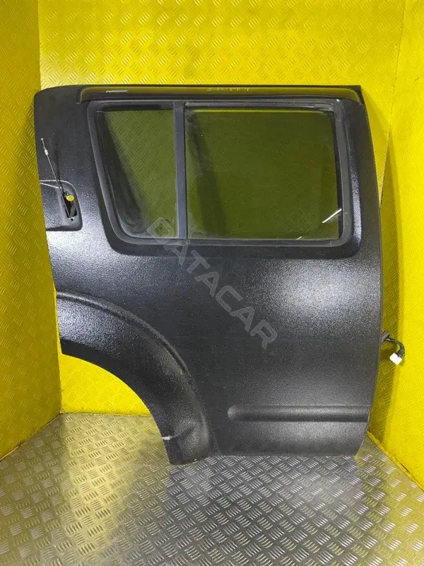 Дверь 82152EB330