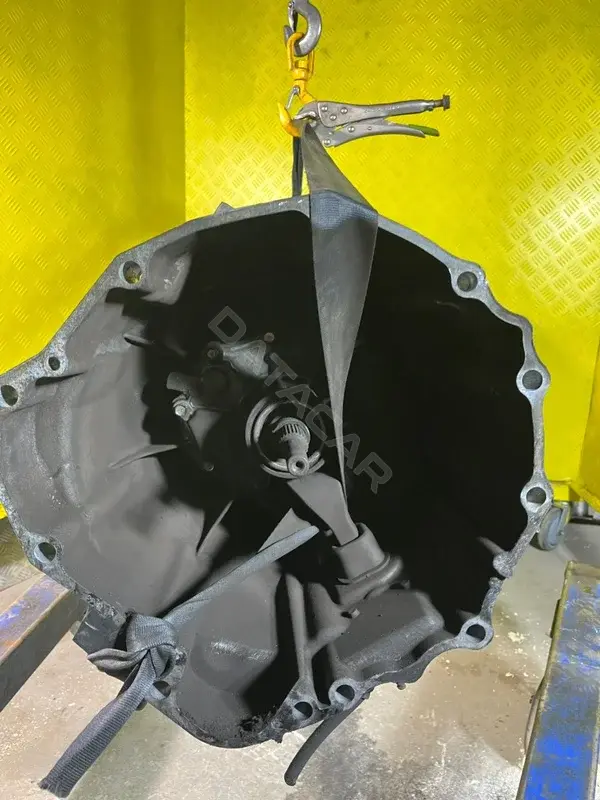 Механическая коробка передач (МКПП) 32010EB510