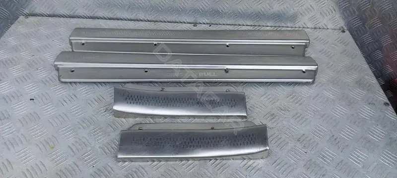 Накладка на порог MN123957HA