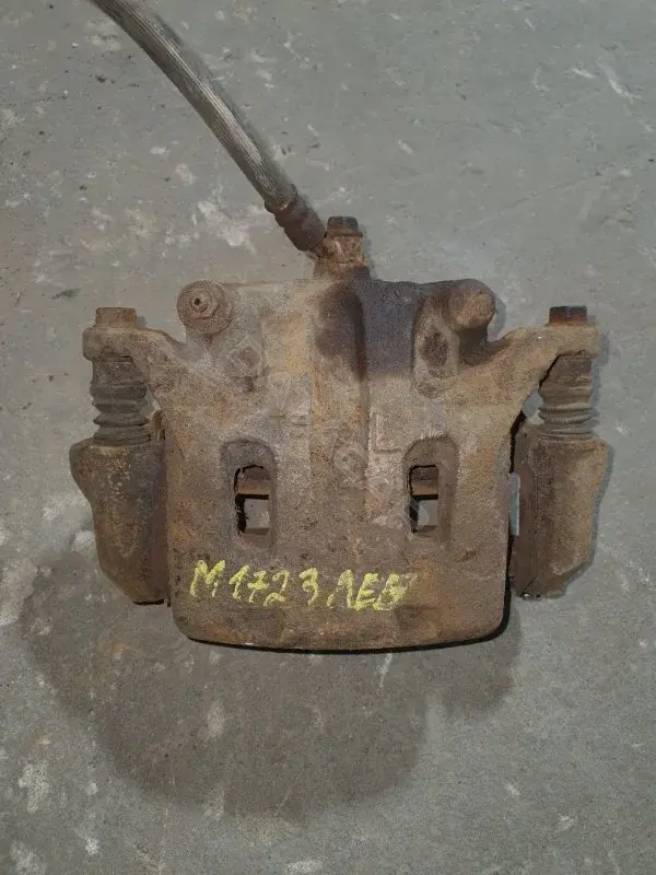 Суппорт тормозной 410115X00A