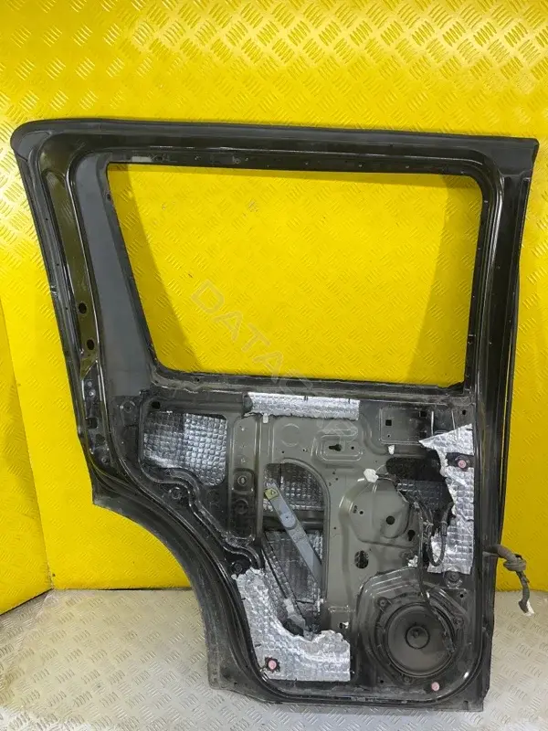 Дверь 82153EB330