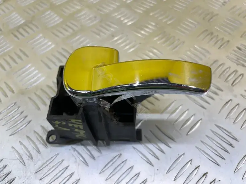 Ручка двери 80671EB32B