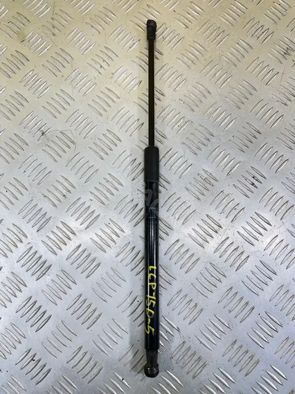 Амортизатор крышки багажника, капота, заднего стекла 689400W010
