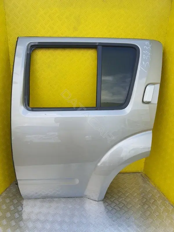 Дверь 82153EB330