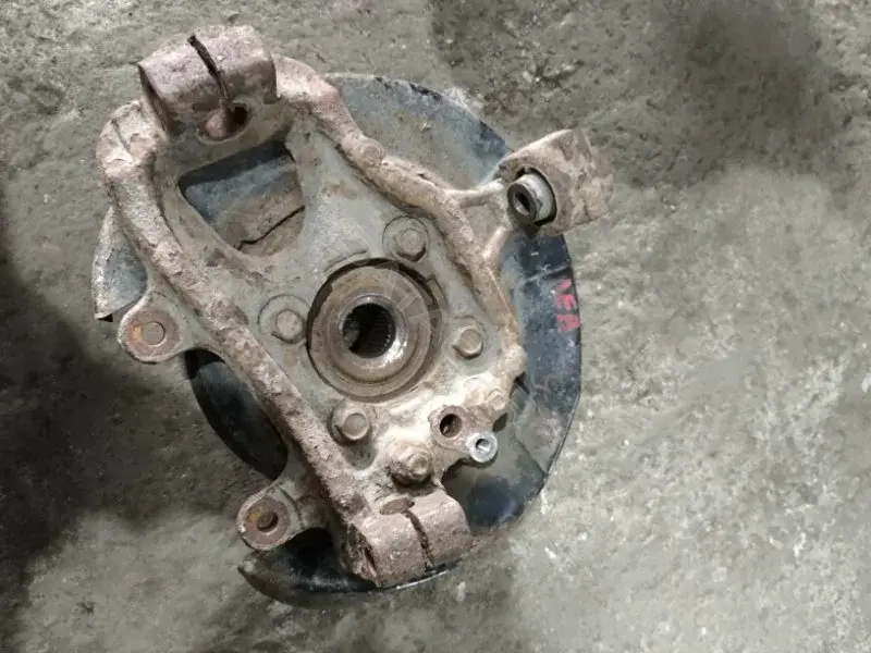 Поворотный кулак 43019EB300