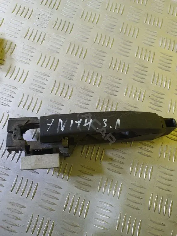 Ручка двери 80640EB100