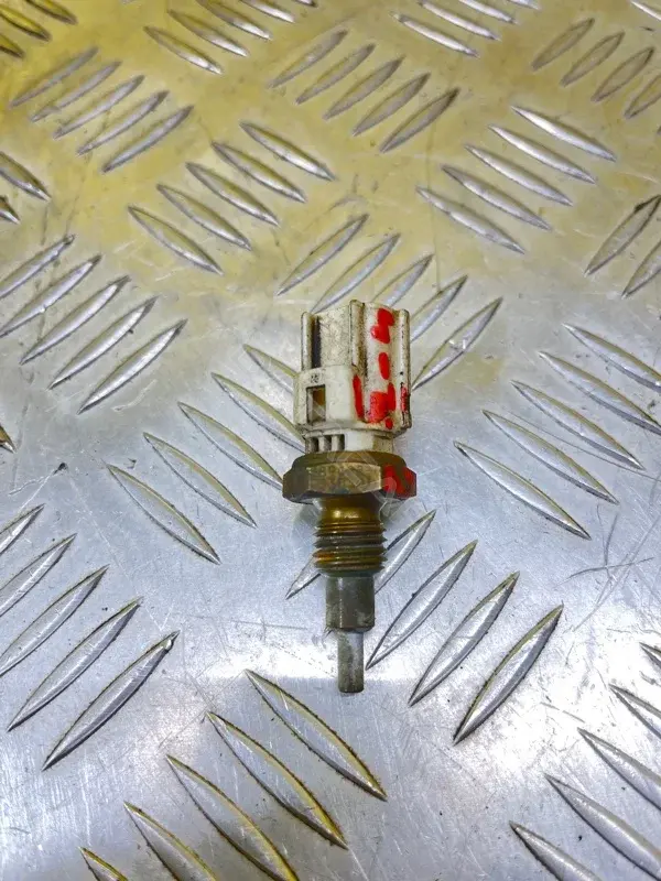 Датчик температуры охлаждающей жидкости 8942233030