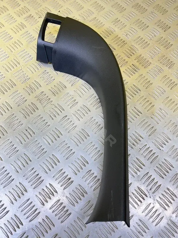 Пластик багажника 6793860130