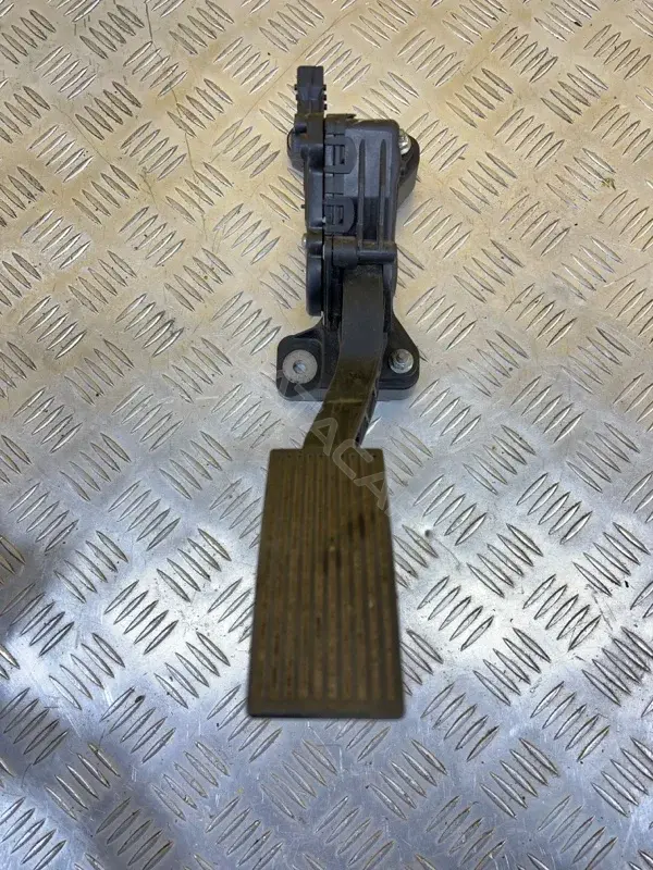 Педаль газа 18002EA000