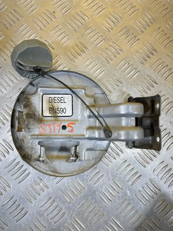Крышка лючка топливного бака 5940A031