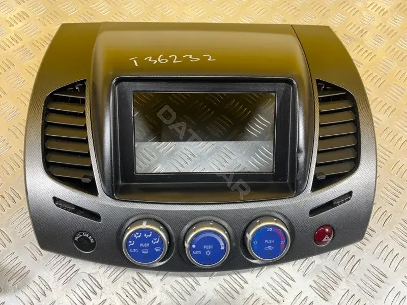 Рамка под магнитолу 8060A013ZZ