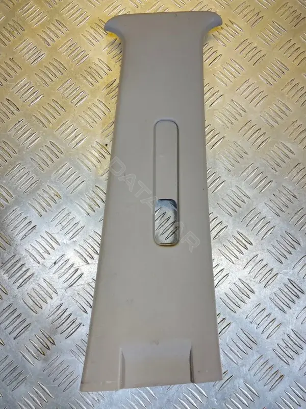 Обшивка стойки центральной MN123870