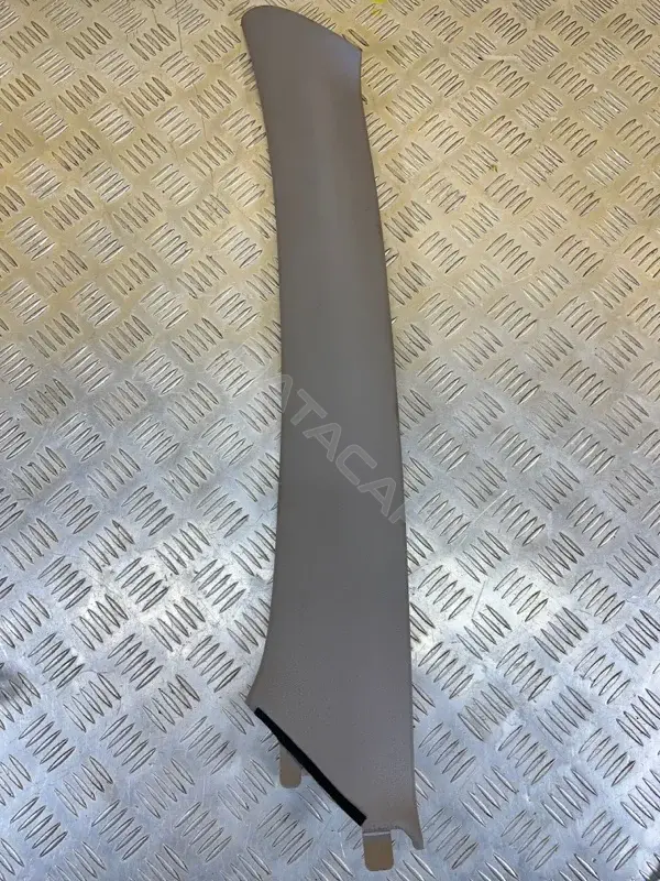 Обшивка стойки передней MN123862