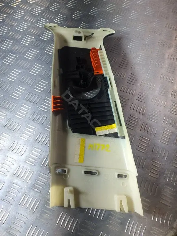 Обшивка стойки центральной BJ32243A86AF