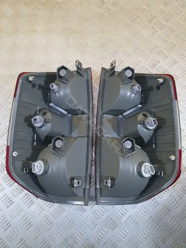 Задние фонари 26550EB70A