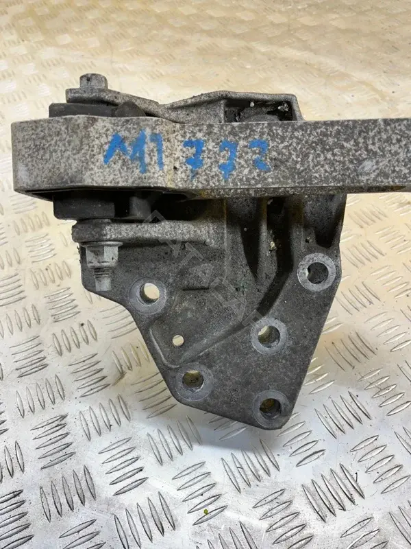 Кронштейн двигателя EJ326P096AA