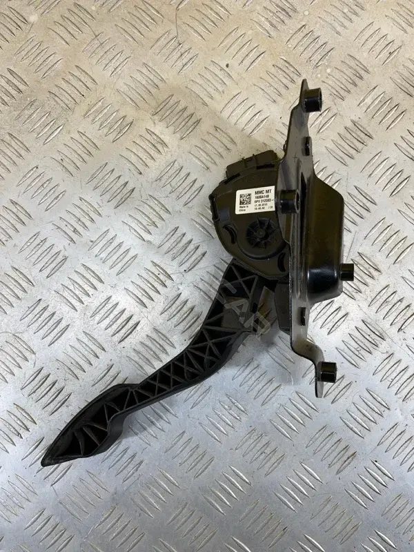 Педаль газа 1600A148