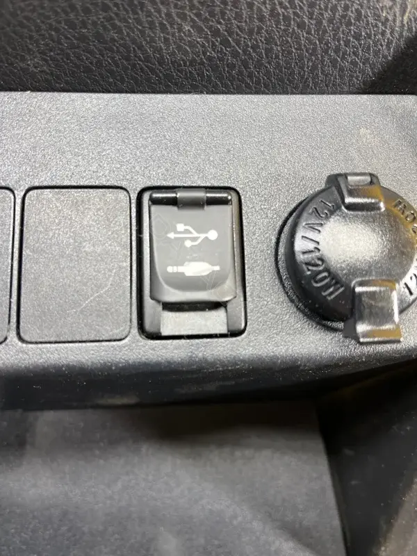 Разъем AUX / USB 165512