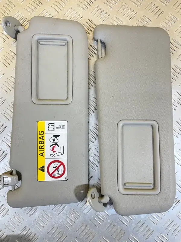 Козырек солнцезащитный TW23278010