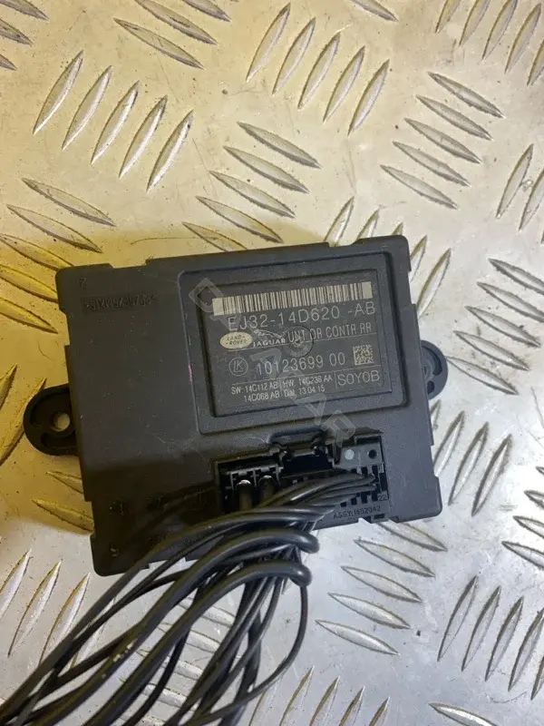 Блок управления двери EJ3214D620AB