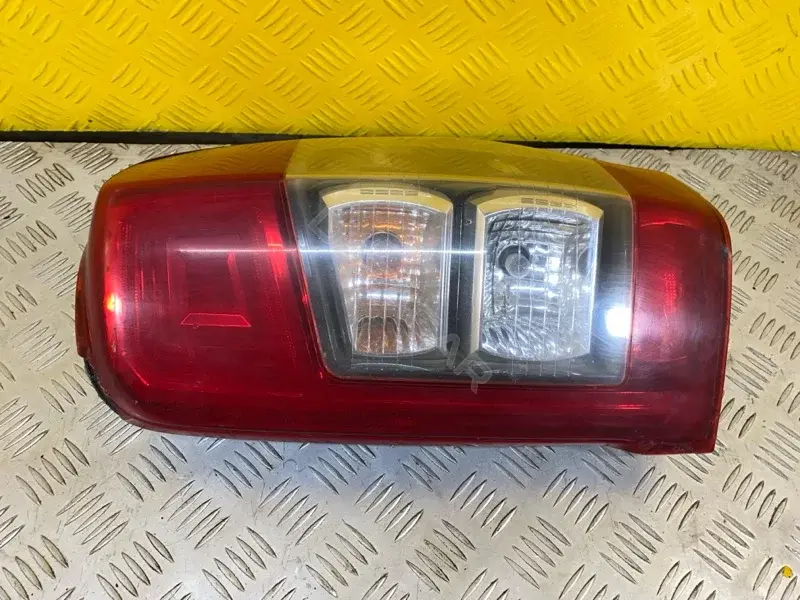 Задние фонари 833OB210