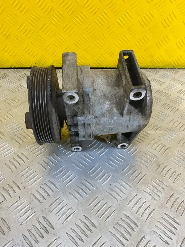 Компрессор кондиционера 92600EB40E