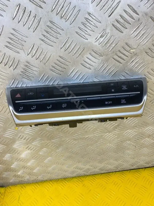 Блок управления климат-контролем 8401060G70