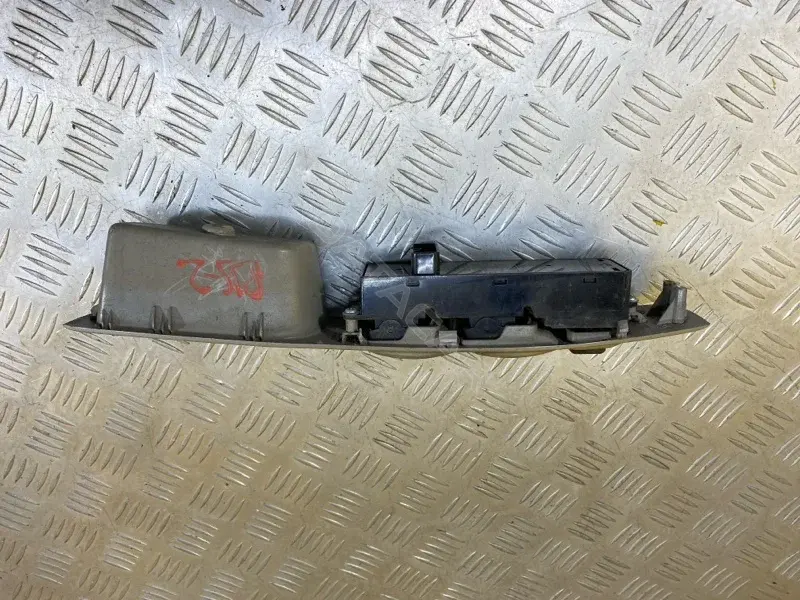 Блок управления стеклоподъемниками MR587952