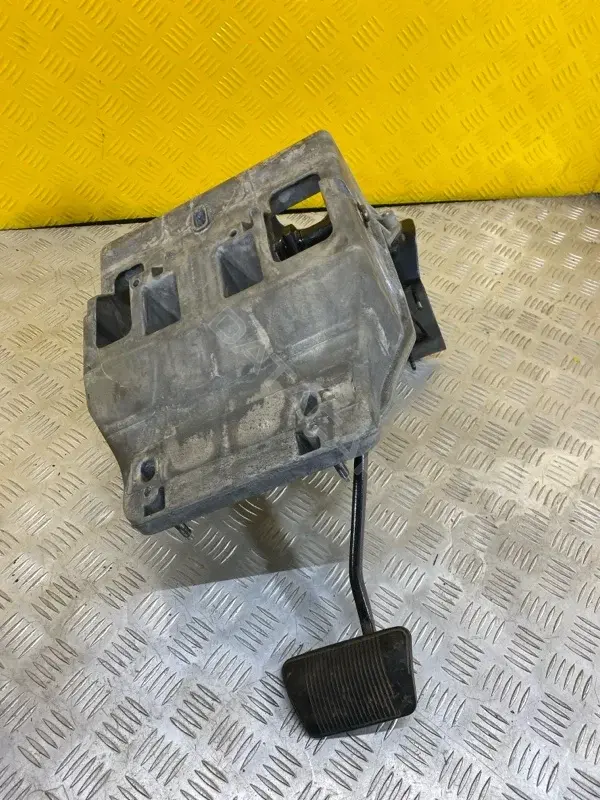 Педаль тормоза P52122405AC