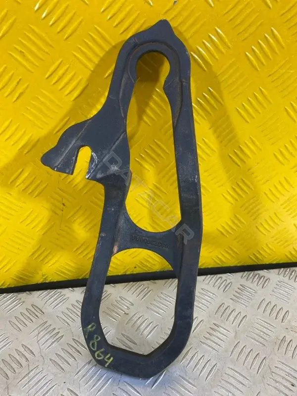Крюк буксировочный 68323650AA