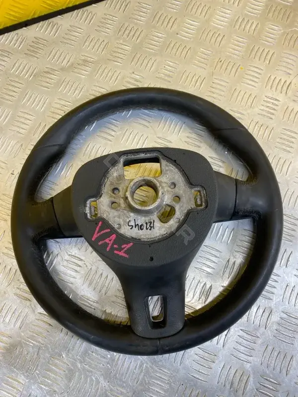 Руль 2H0419091